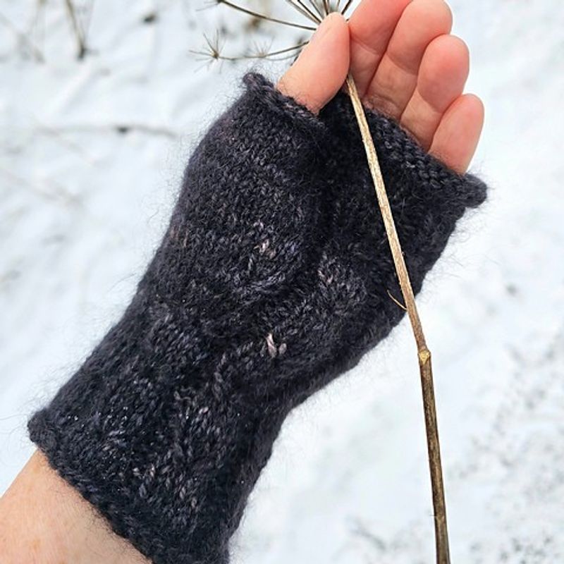 White Lotus Mittens