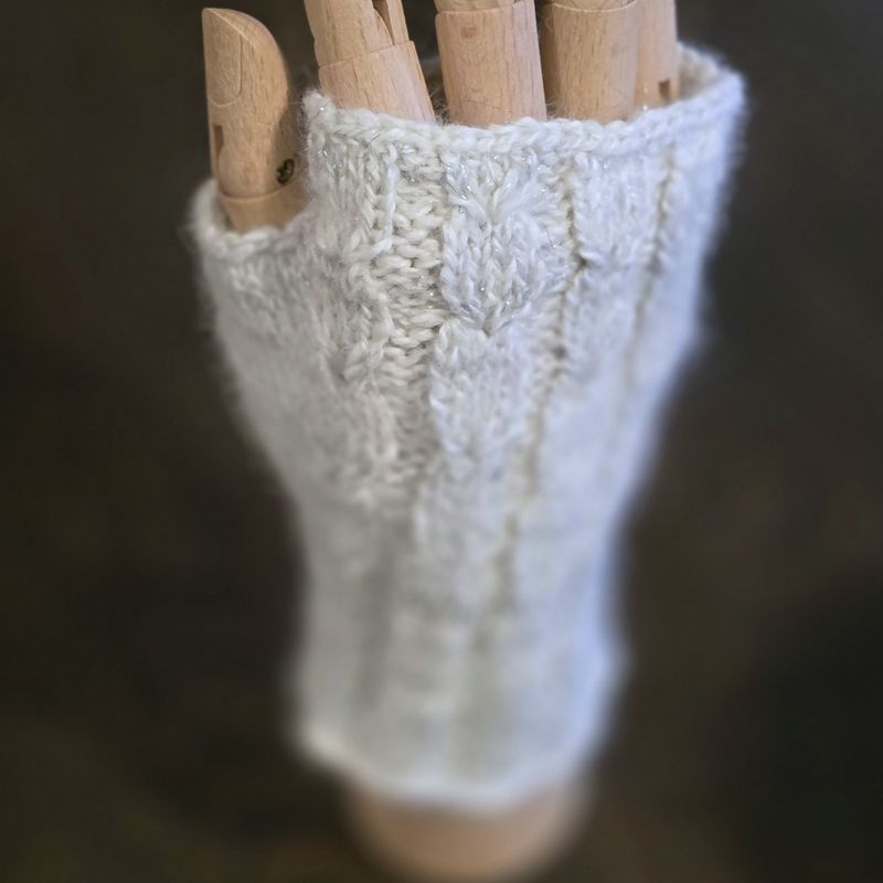 White Lotus Mittens